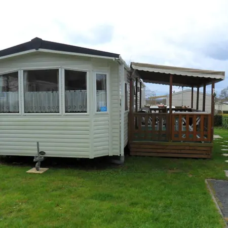 בית נופש Holiday Home Le Perron *